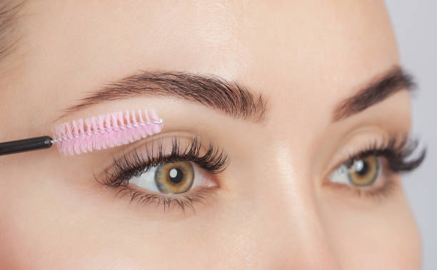 A Comparison of Synthetic vs. Natural Lash Extensions