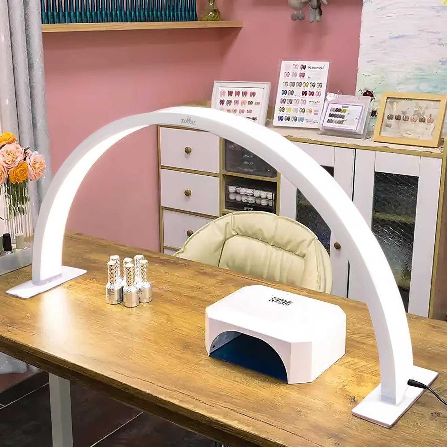 Half-Moon Nail Desk Lamp for Professionals - 3360 Lumen